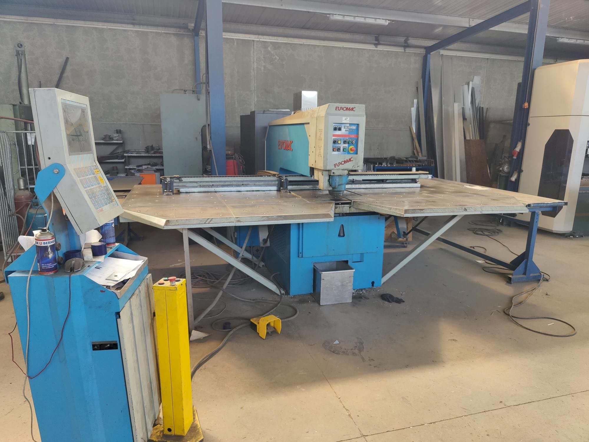 Vista frontal de la máquina Euromac Z/1250/30