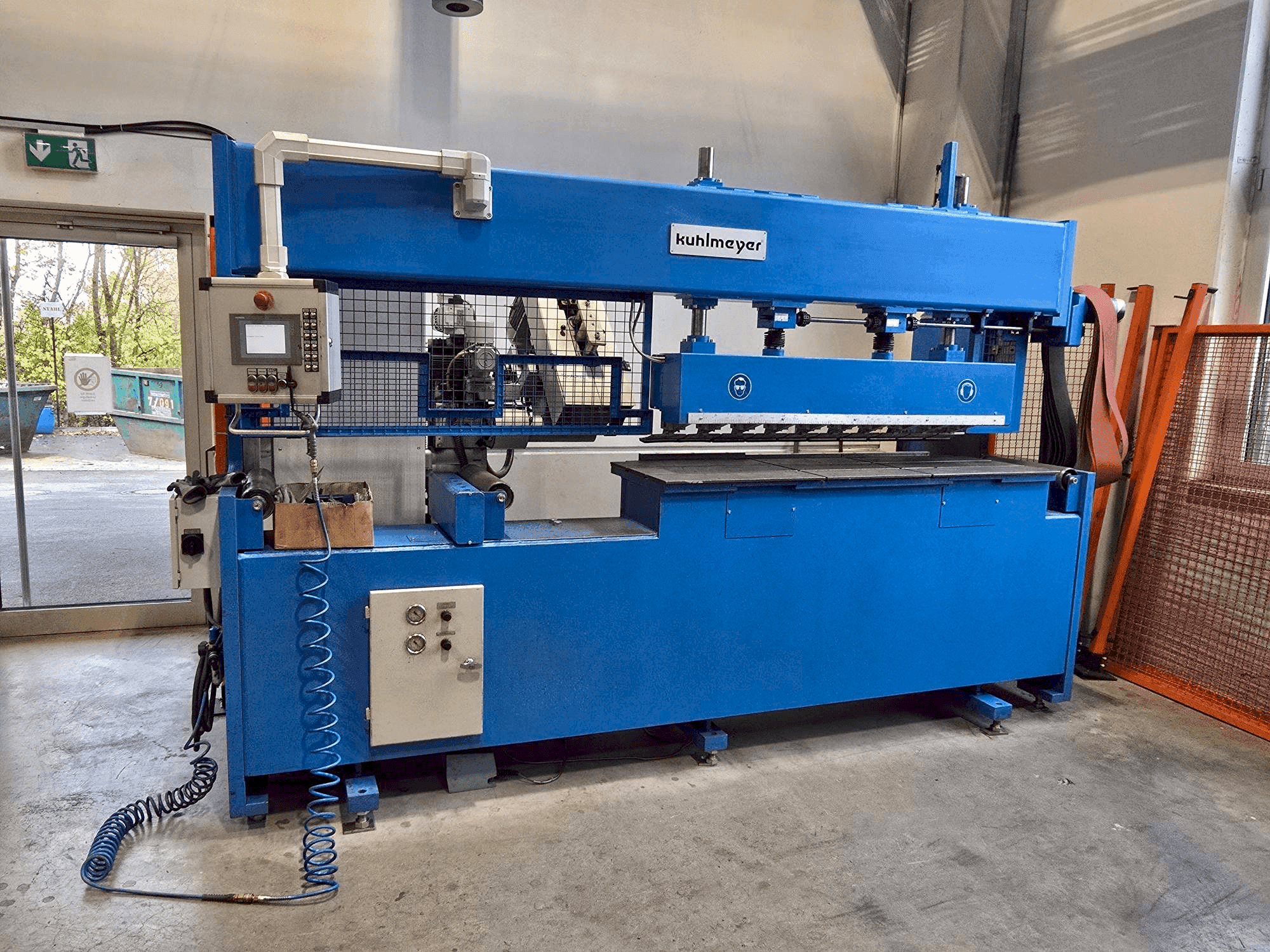 Vista frontal de la máquina KUHLMEYER Fasen Fix 4.1-1500