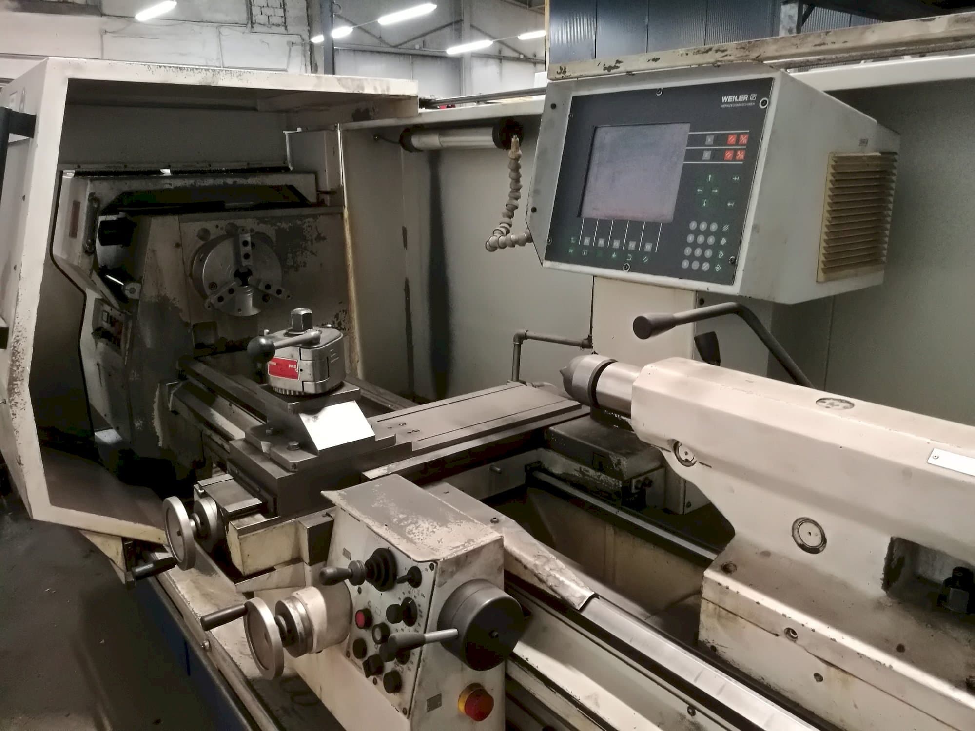 Vista frontal de la máquina Weiler E50/2