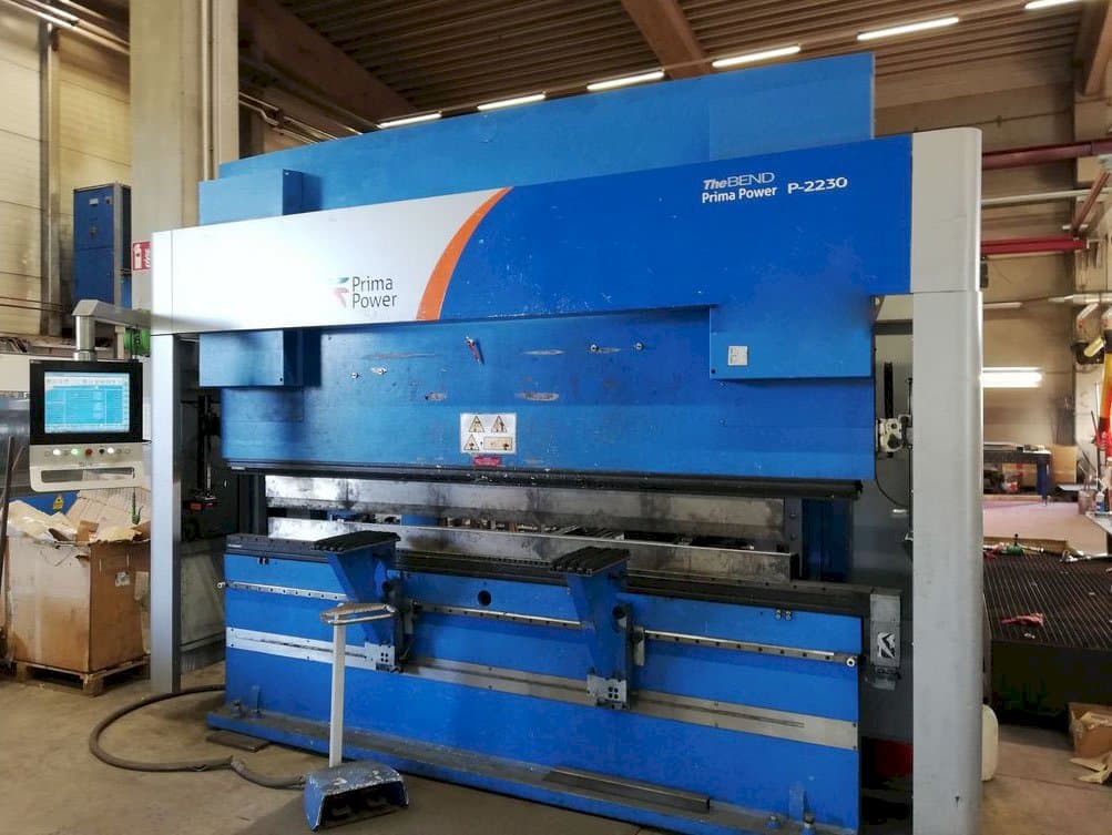 Vista derecha de la máquina Prima Power P-2230