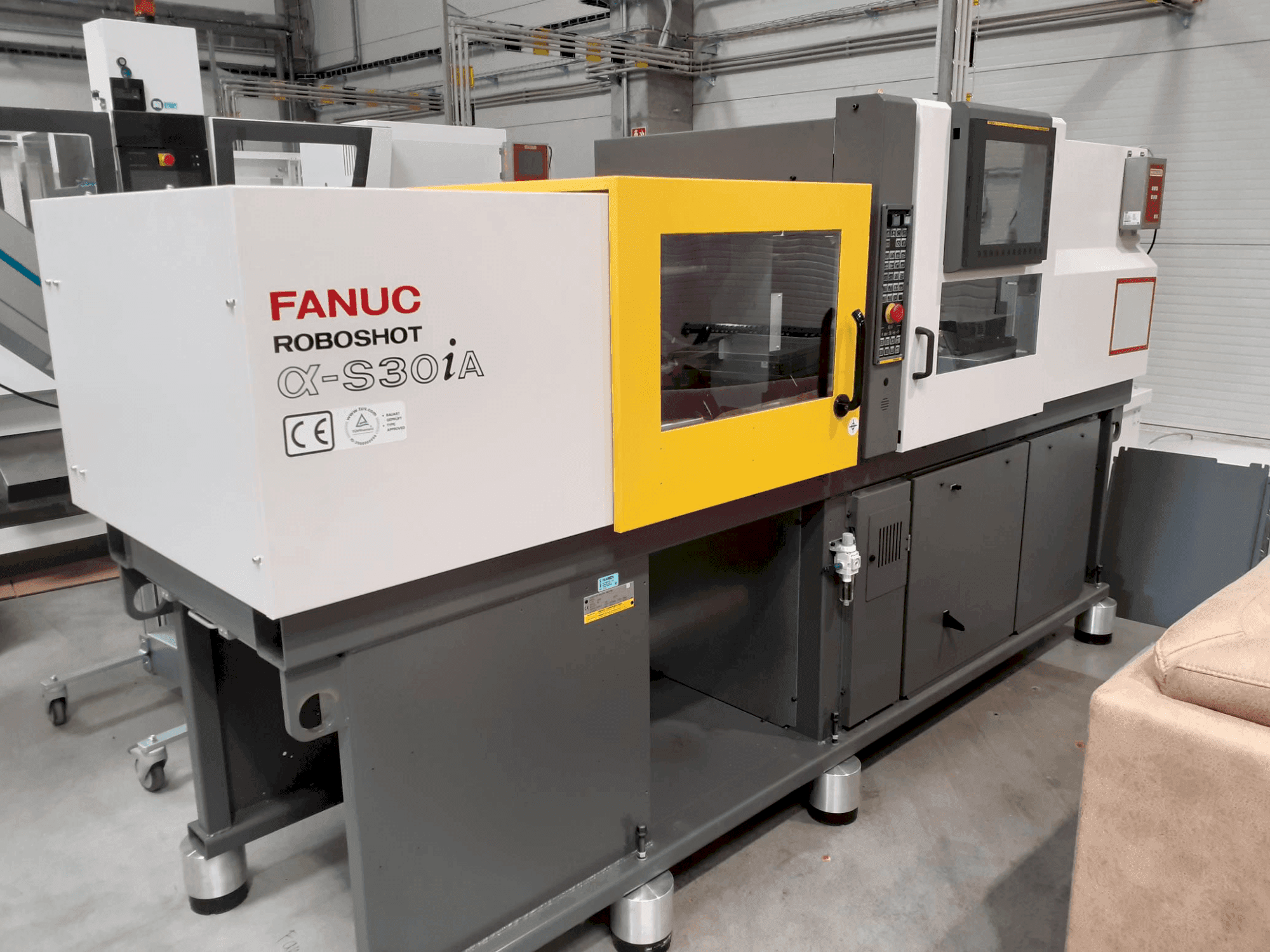 Vista frontal de la máquina FANUC ROBOSHOT α-S 30iA