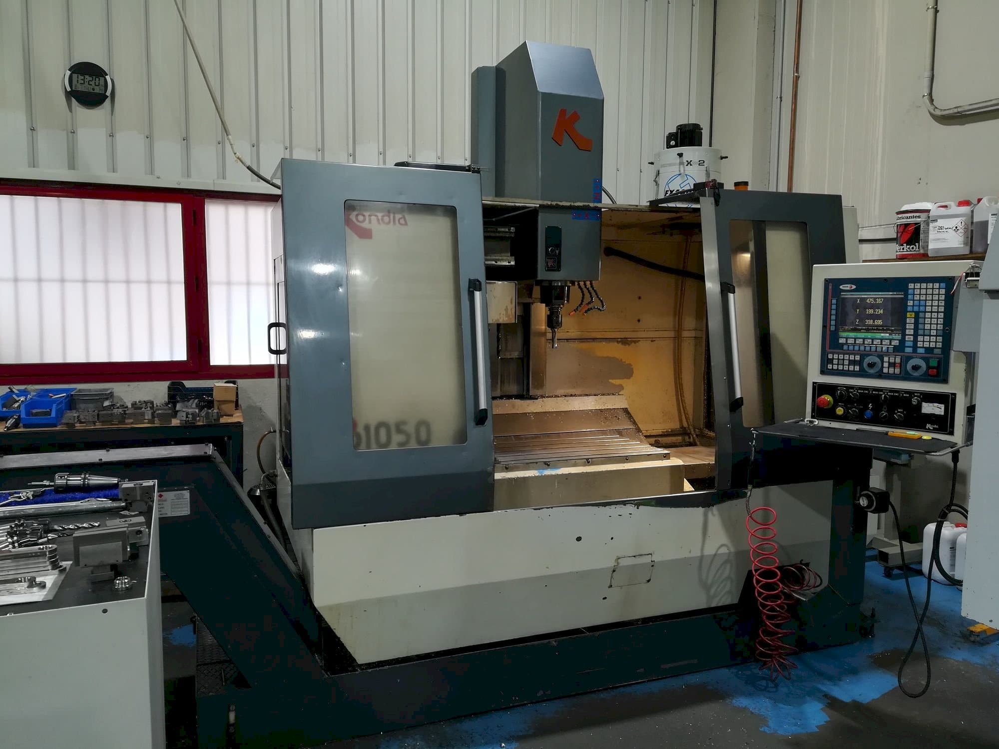 Vista frontal de la máquina KONDIA B1050