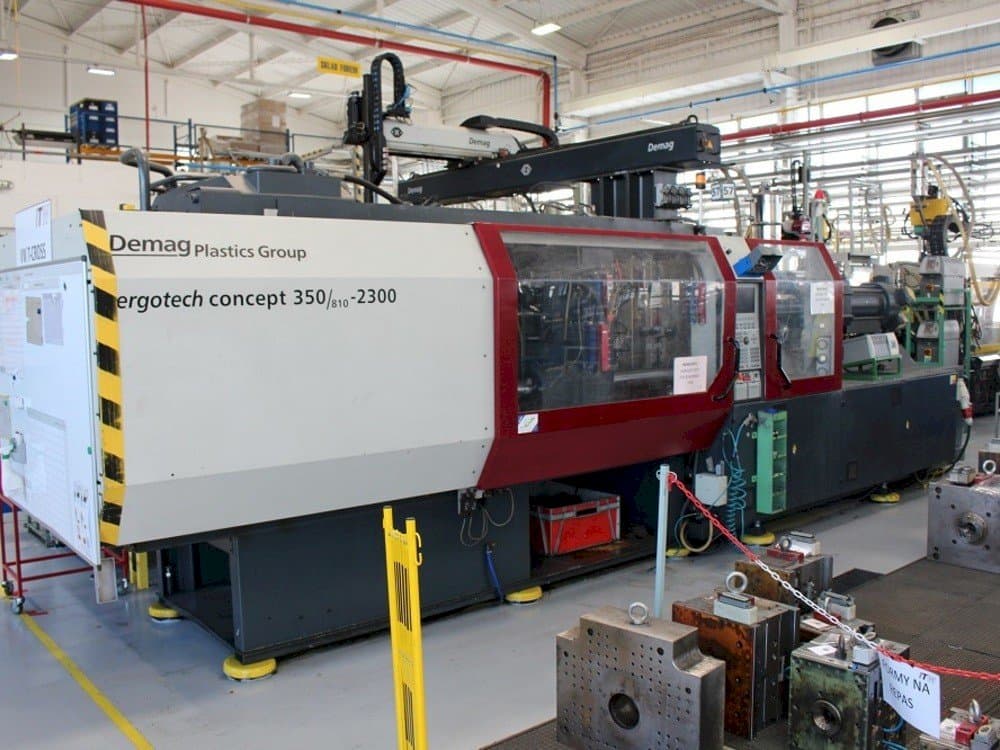 Vista lateral izquierda de la máquina DEMAG Ergotech 350/810-2300