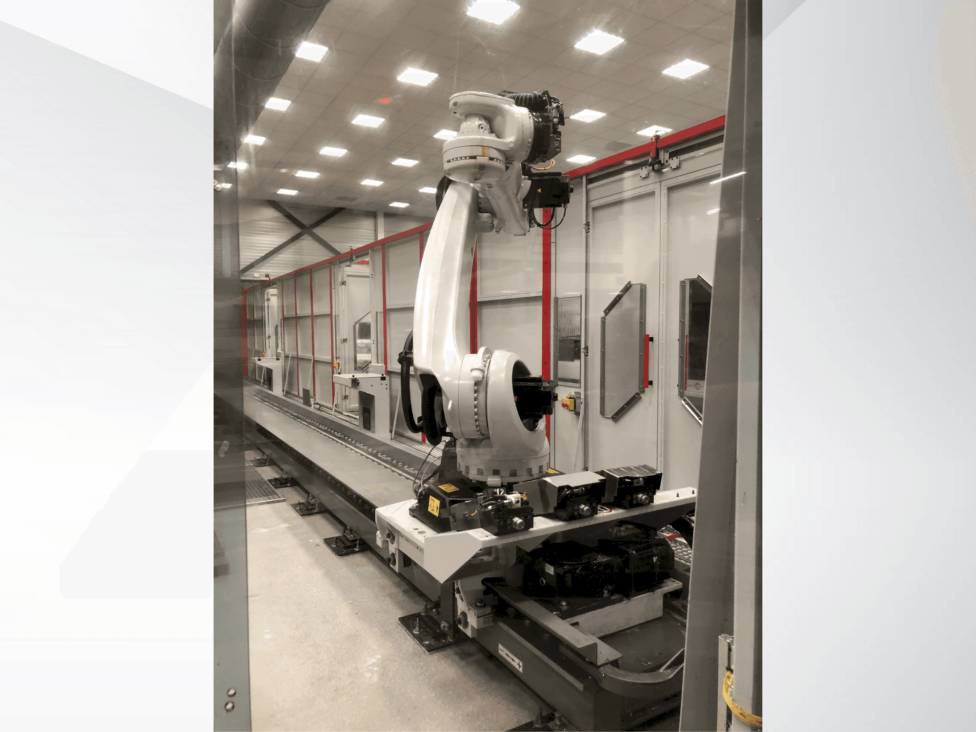 Vista frontal de la máquina HERMLE Cell