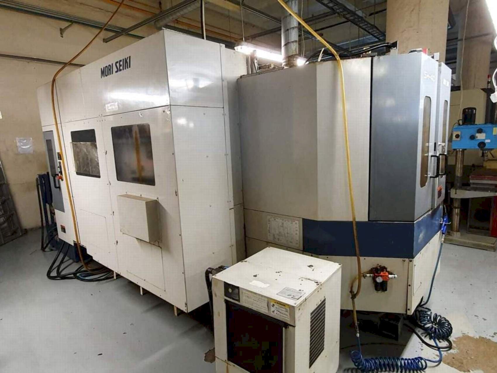 Vista frontal de la máquina MORI SEIKI SH-40