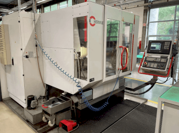 Vista frontal de la máquina HERMLE C800V