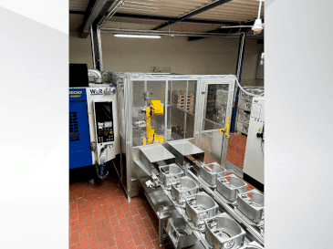 Vista frontal de la máquina FANUC M710 iC 70