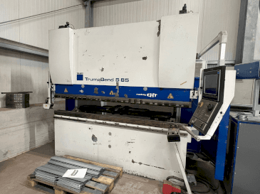Vista frontal de la máquina TRUMPF TrumaBend S 85 - 25