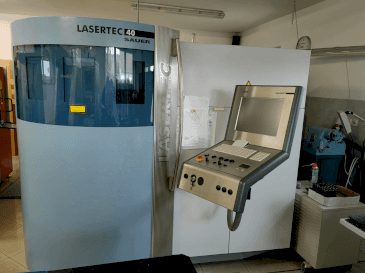 Vista frontal de la máquina DMG SAUER LASERTEC 40 (2008)