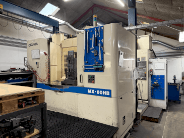 Vista frontal de la máquina Okuma MX-60HB