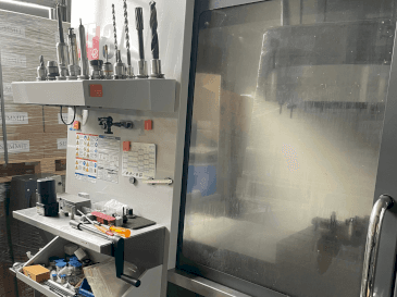 Vista frontal de la máquina HAAS VF-3