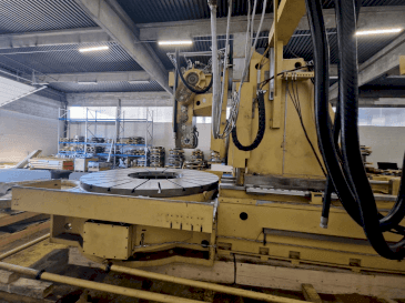 Vista frontal de la máquina Gleason PFAUTER P 2800