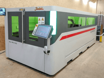 Vista frontal de la máquina Baykal BLE PRO 1530