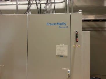 Vista frontal de la máquina Krauss Maffei Berstorff Extrusion Line