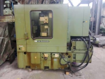 Vista frontal de la máquina TOS OHA 16B