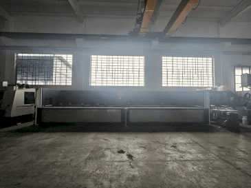 Vista frontal de la máquina Emmegi COMET X6