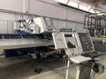 Vista frontal de la máquina Trumpf Trupunch 5000