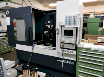 Vista frontal de la máquina Makino EU64