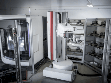 Vista frontal de la máquina DMG MORI DMU 60 EVO