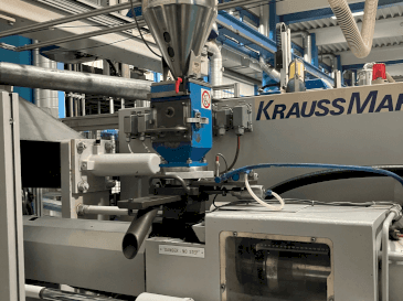 Vista frontal de la máquina Krauss Maffei 125-520 C1