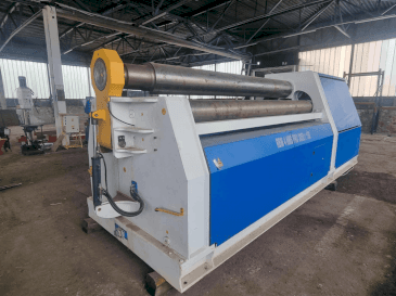 Vista frontal de la máquina Metallkraft  RBM 4 HMS Pro 3050-150