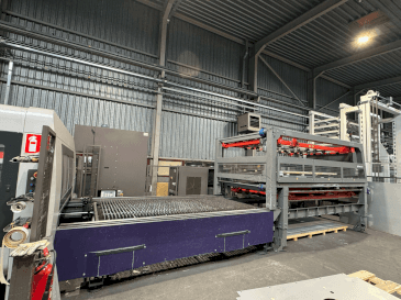 Vista frontal de la máquina Bystronic ByTrans 3015 Standard