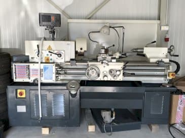 Vista frontal de la máquina TOS JSV-18RA