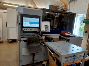 Vista frontal de la máquina FORMAT4 CNC CREATOR 950