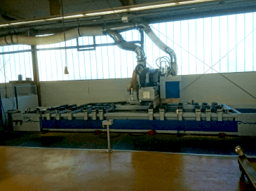 Vista frontal de la máquina Weeke Optimat BHC 655