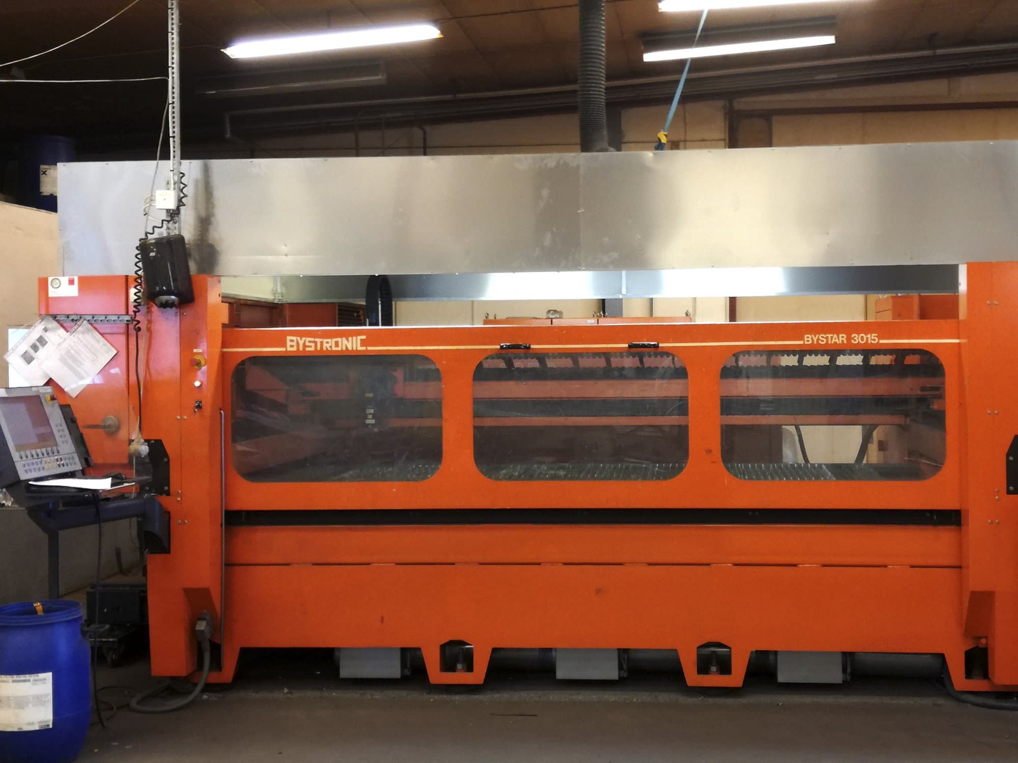 Vista frontal de la máquina Bystronic Bystar 3015