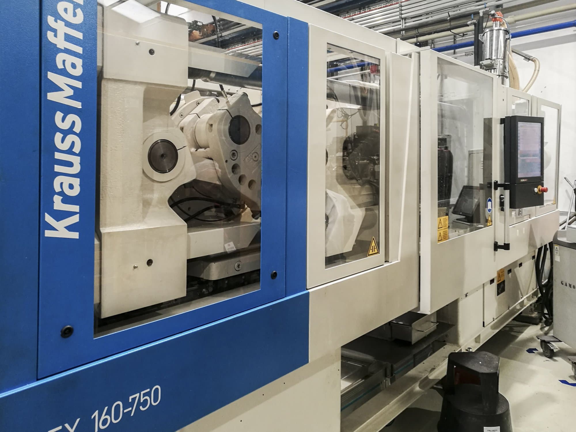 Vista izquierda de la máquina Krauss Maffei 160-750 EX
