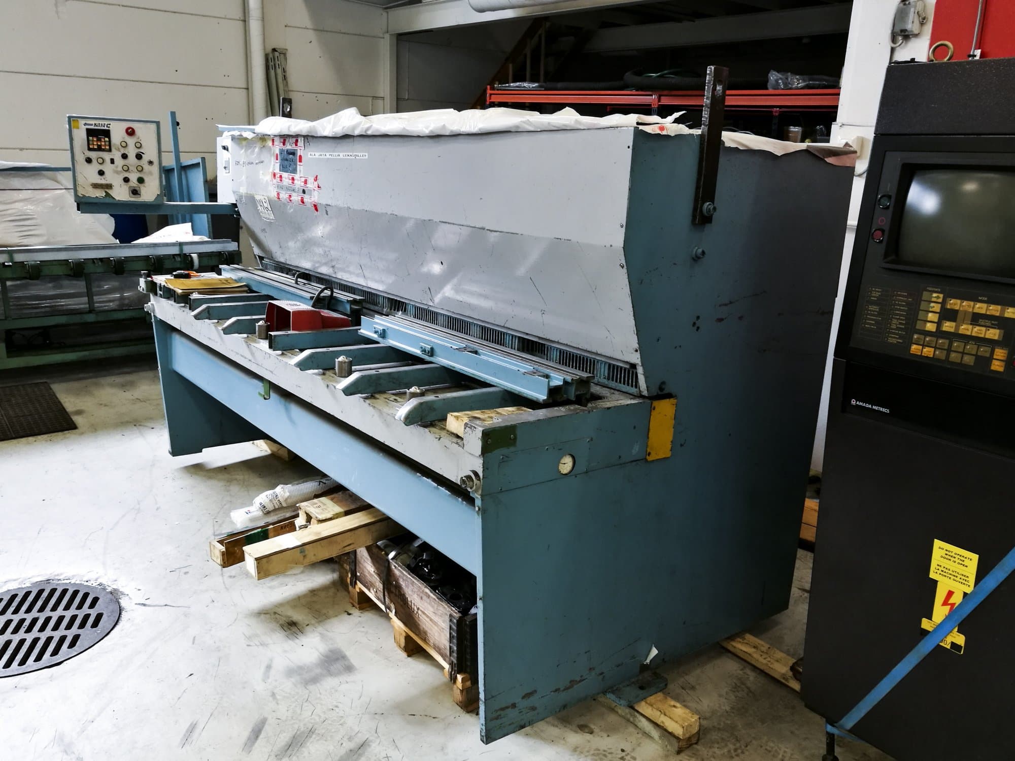 Vista frontal de la máquina CHE 25/4