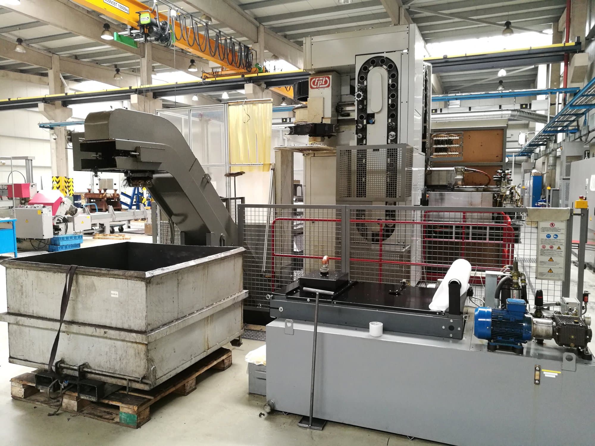 Vista frontal de la máquina FPT AREA M