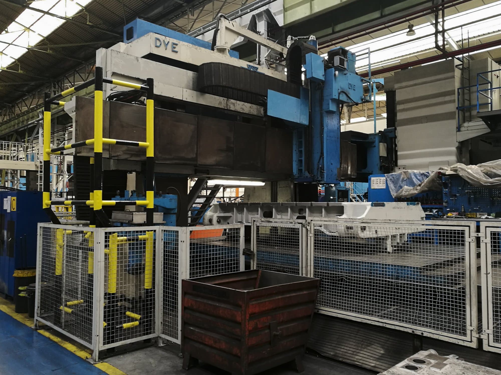 Vista izquierda de la máquina DYE FPF-4-N/C