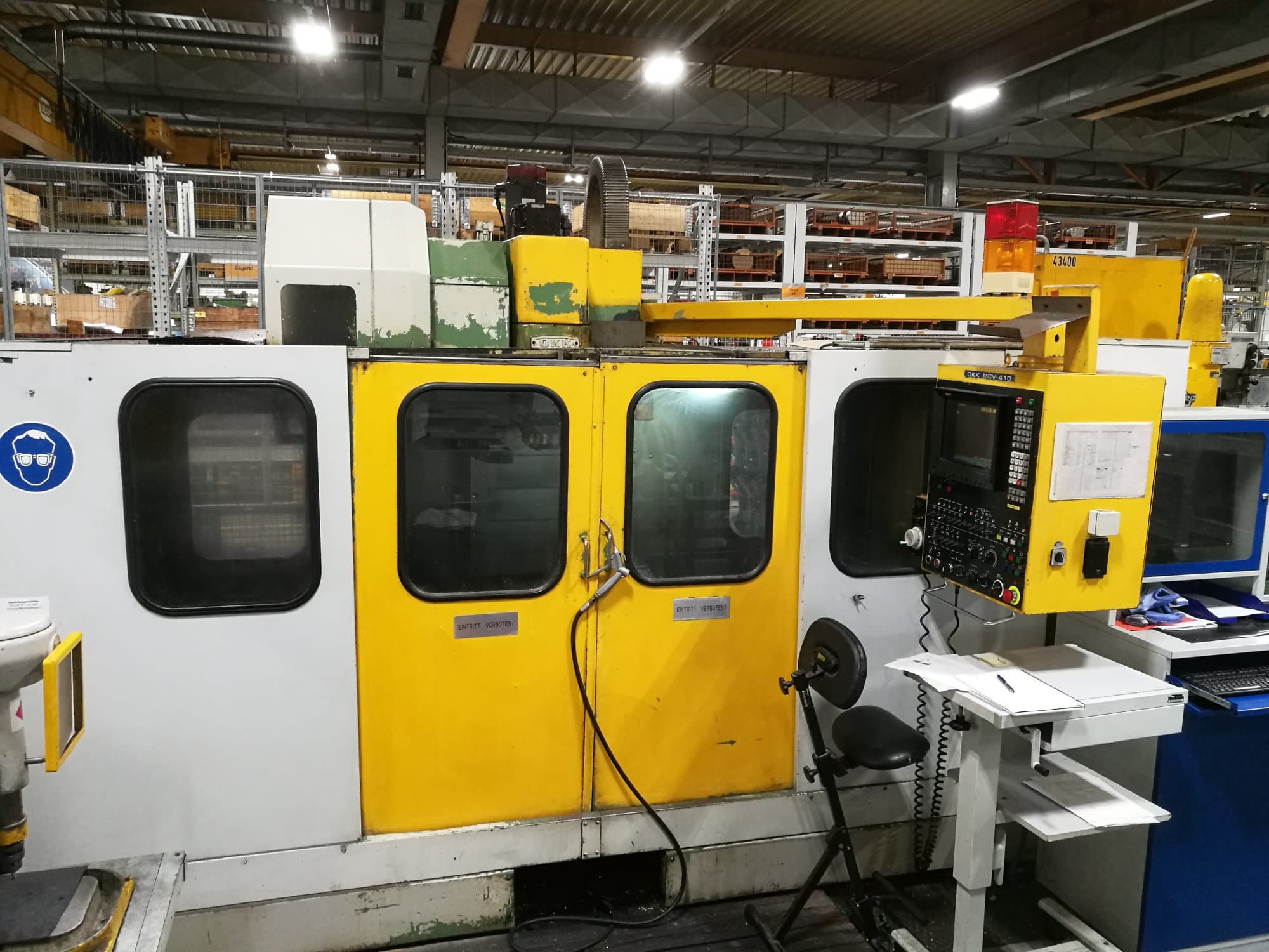 Vista frontal 1 de la máquina OKK MCV-410