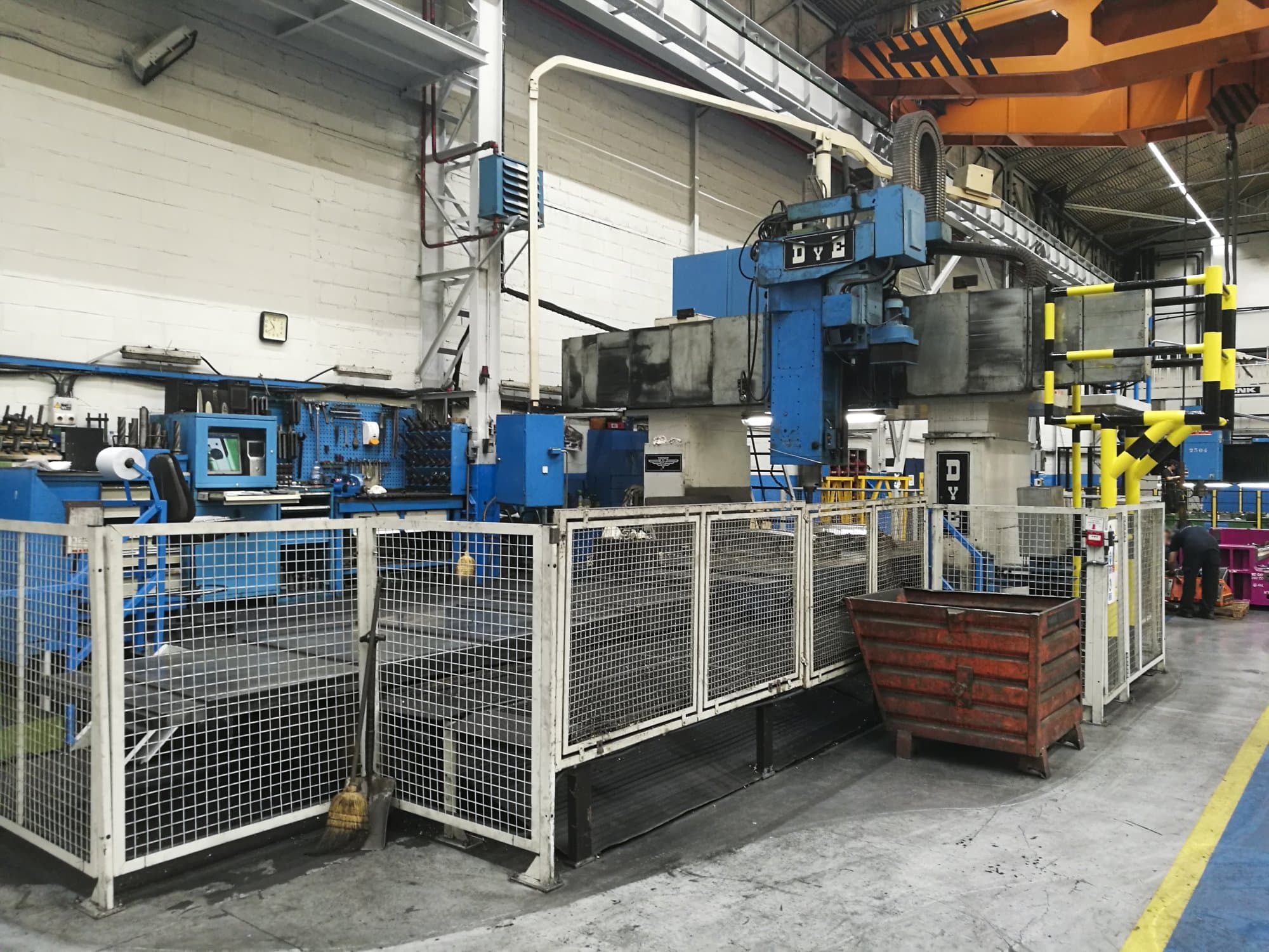 Vista derecha de la máquina  DYE FPF-2-N/C