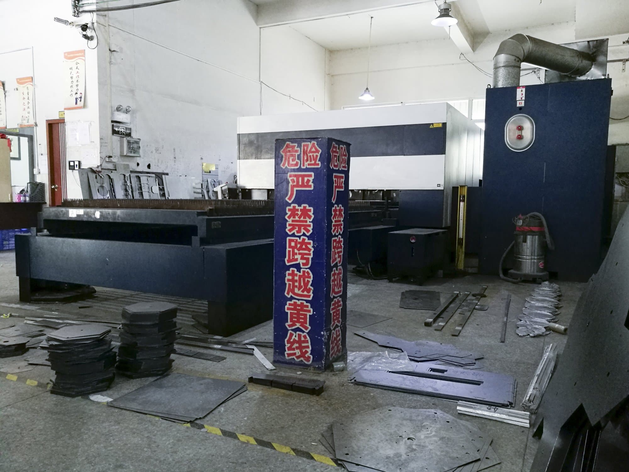 Mesa de trabajo vista derecha de la máquina Trumpf TruLaser 3030