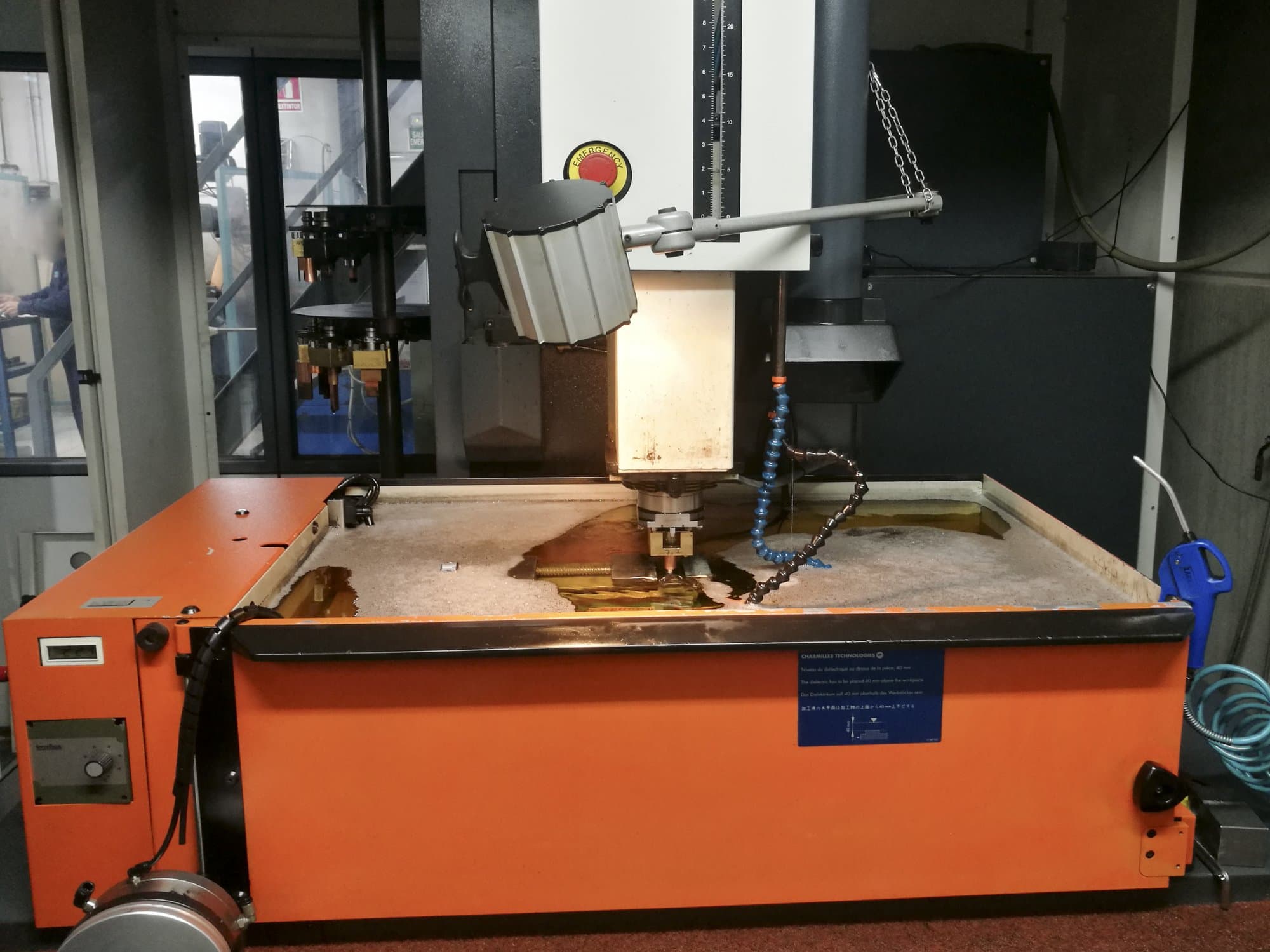 Vista frontal de la máquina CHARMILLES ROBOFORM 2000+