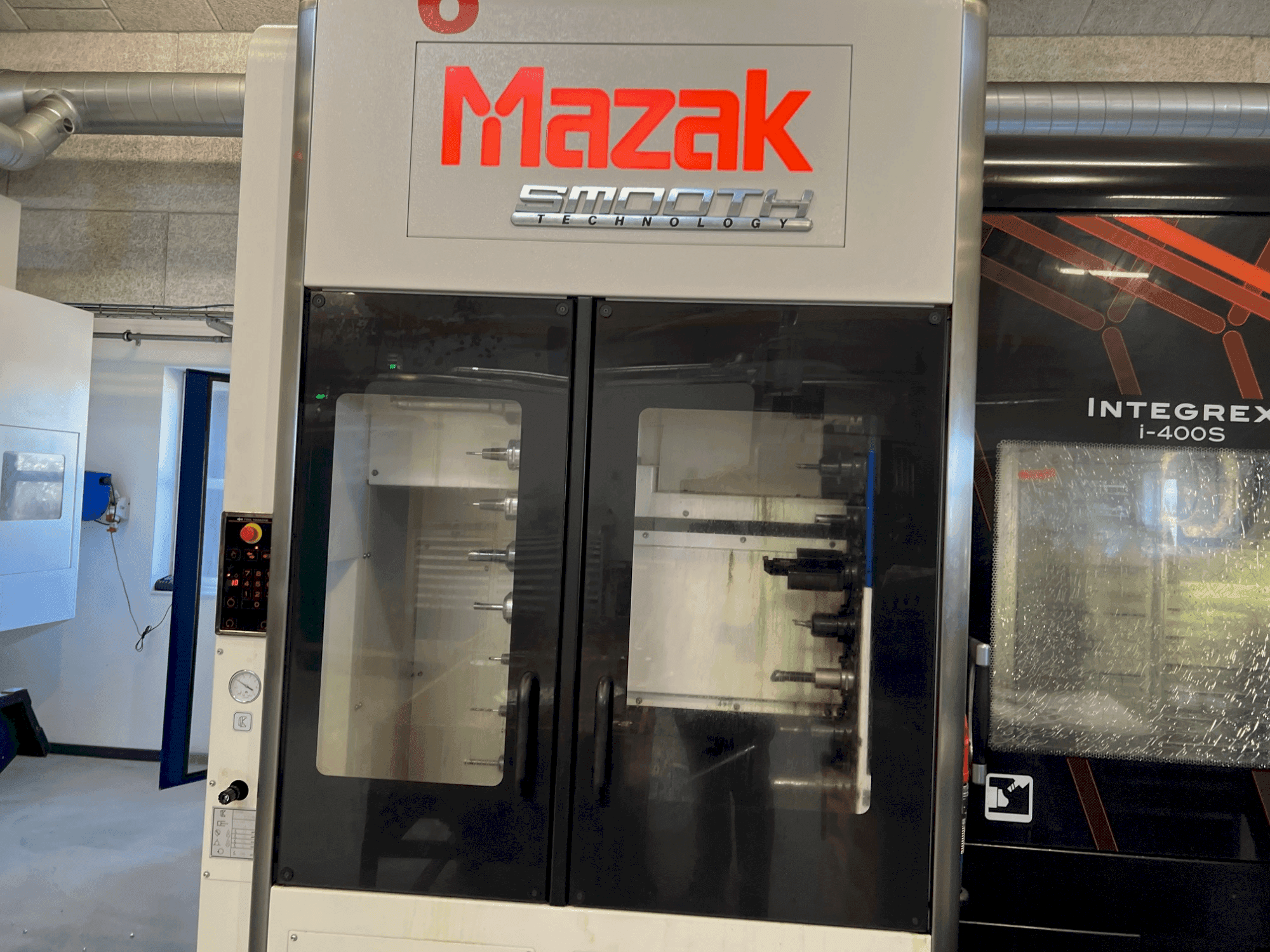 Vista frontal de la máquina Mazak Integrex i-400S