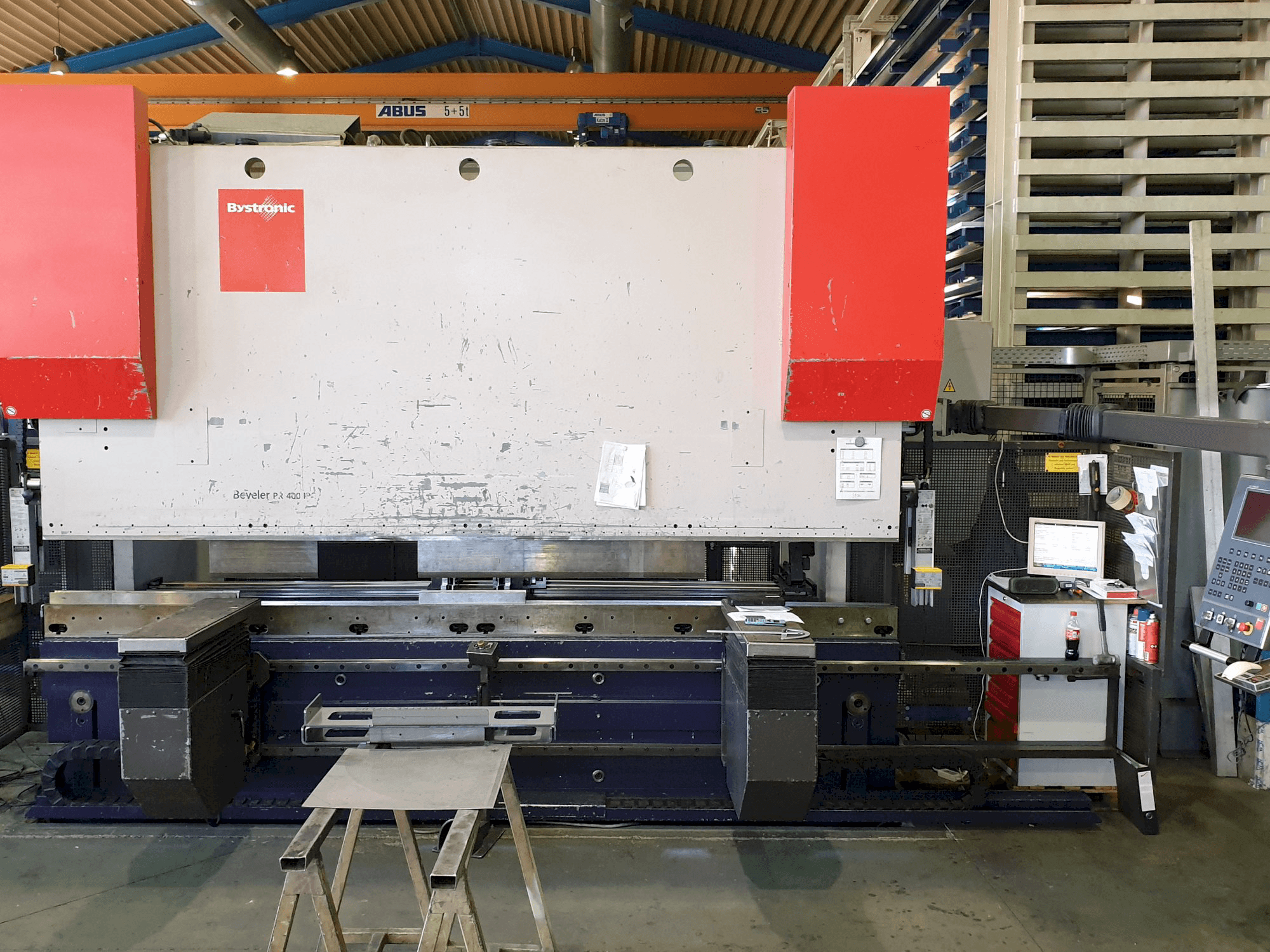 Vista frontal de la máquina Bystronic Beyeler PR 400 x 4100