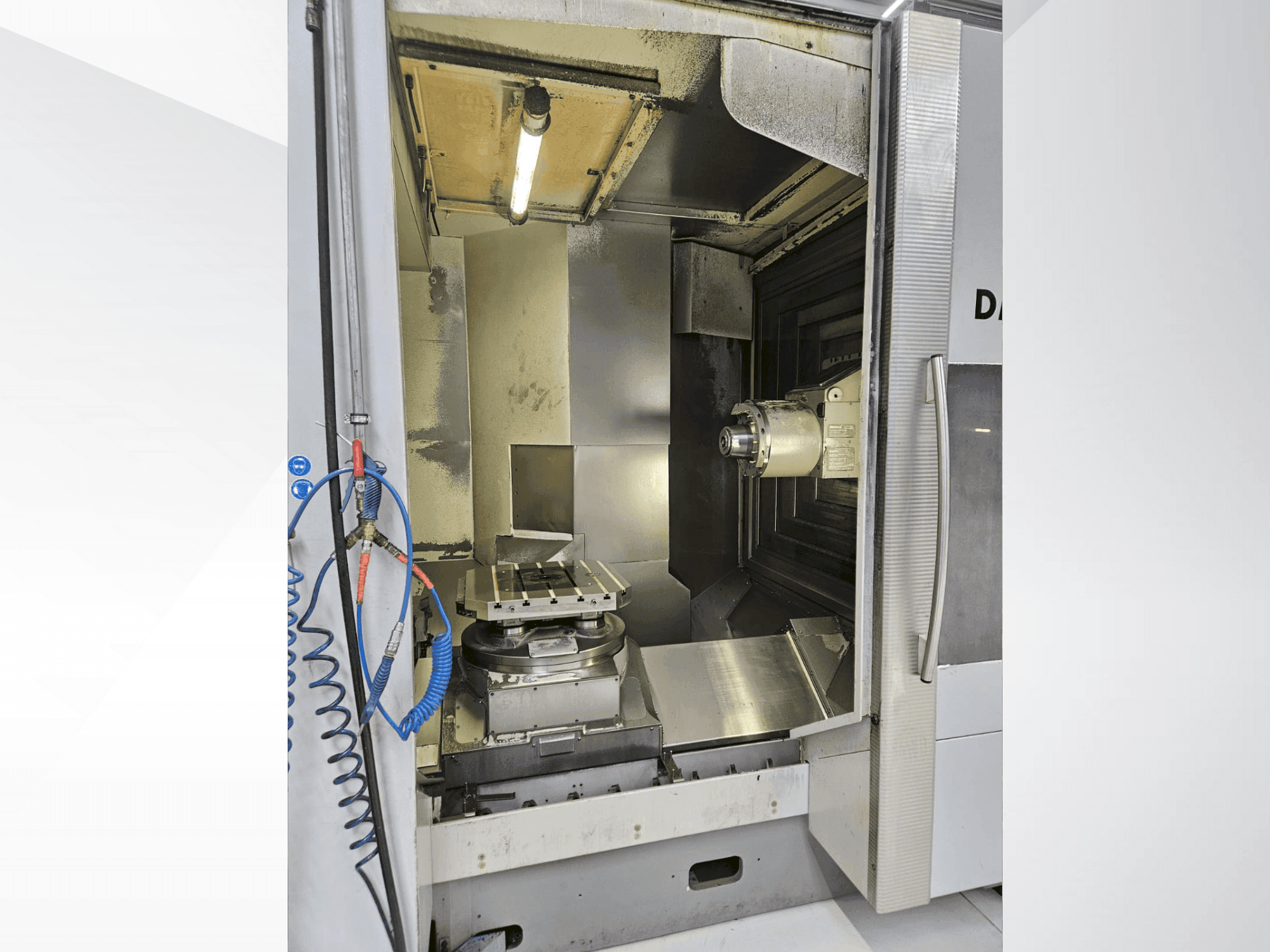 Vista frontal de la máquina DECKEL MAHO DMC 70H duoBlock