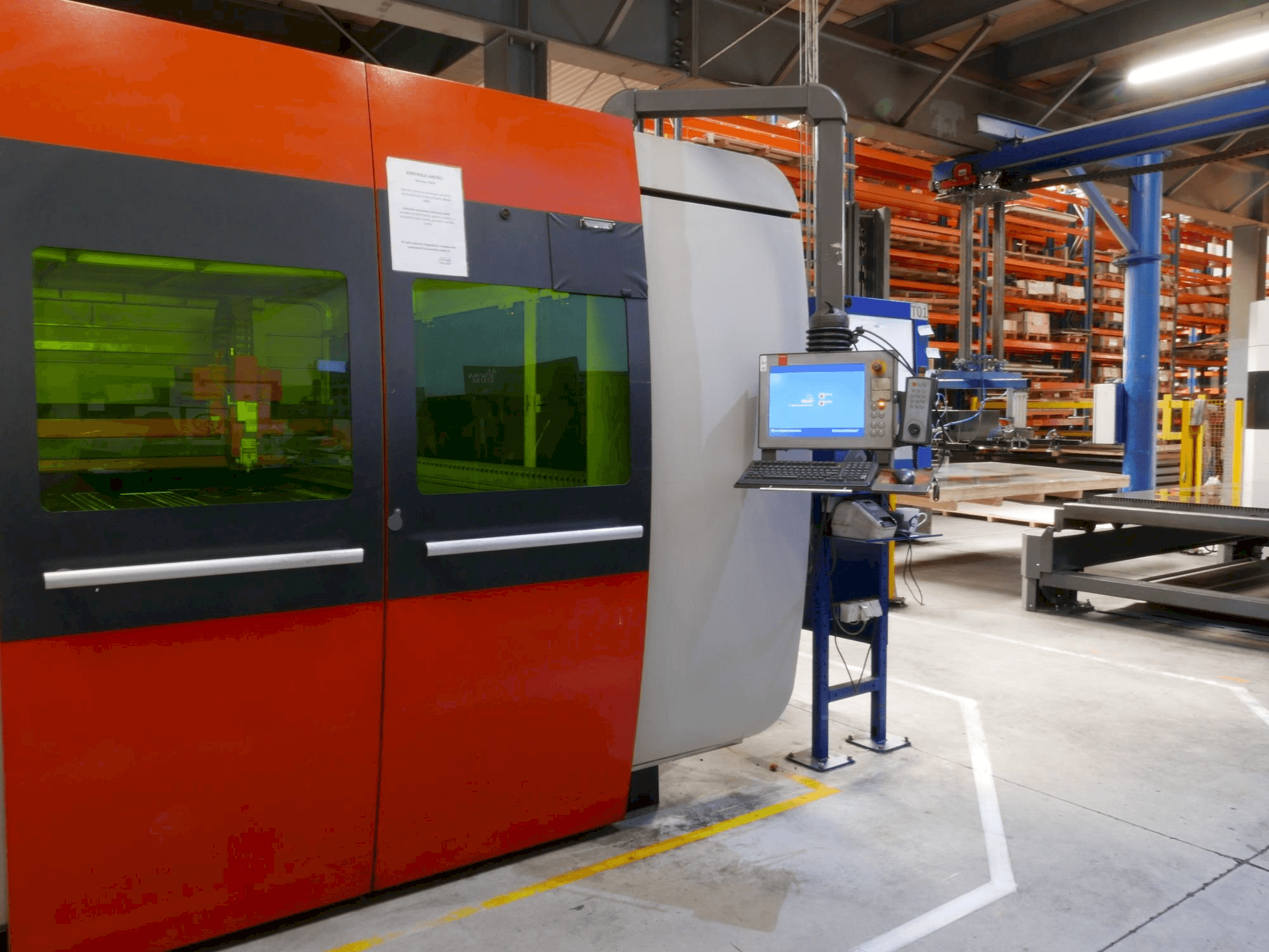 Vista frontal de la máquina Bystronic BySprint Fiber 3015