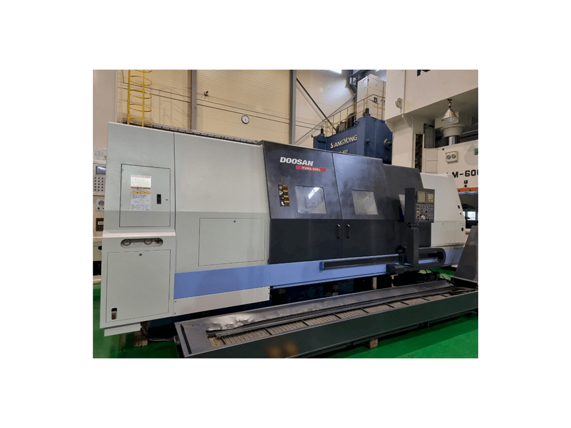 Vista frontal de la máquina Doosan Puma 600L