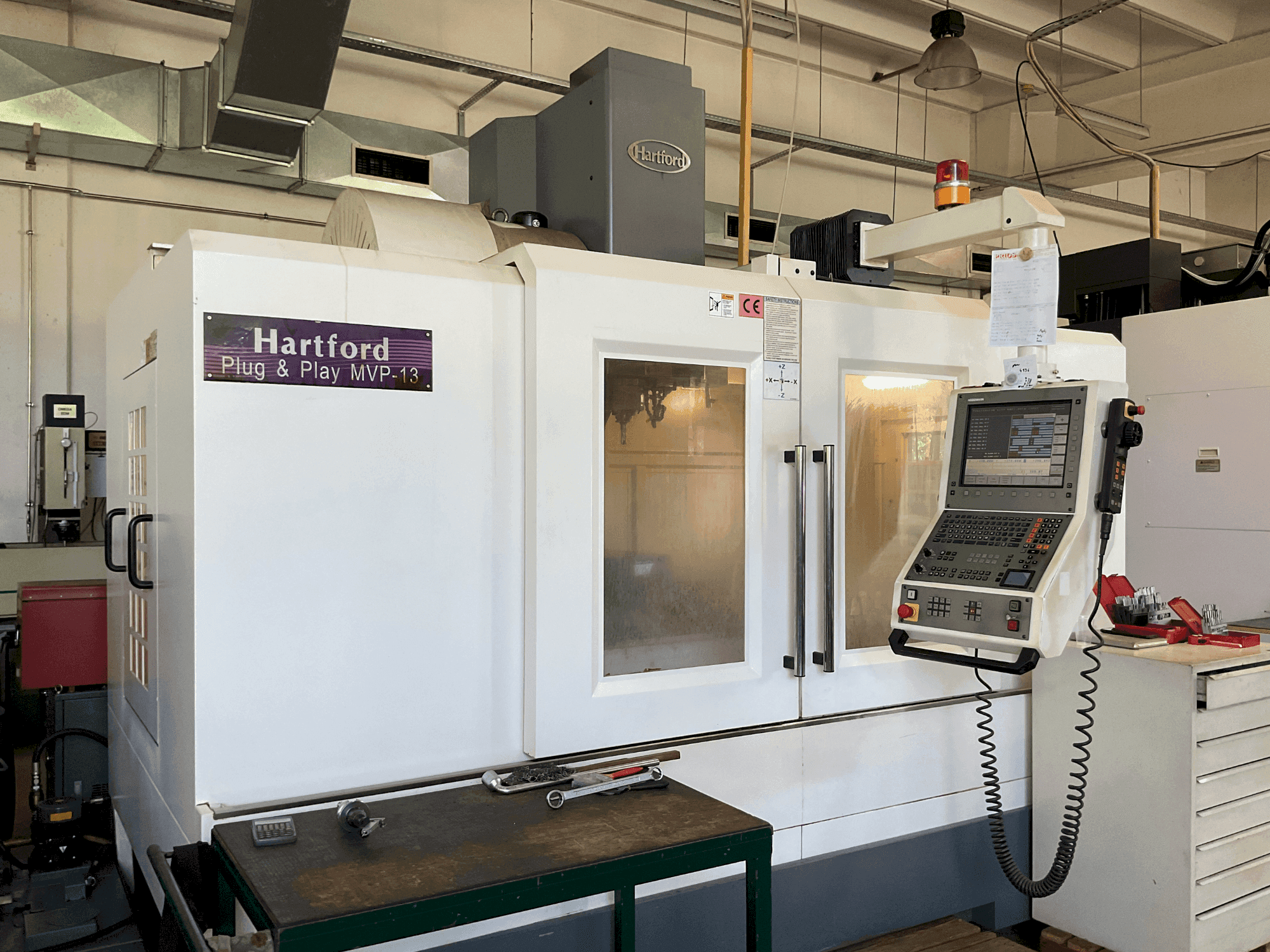 Vista frontal de la máquina HARTFORD MVP-13
