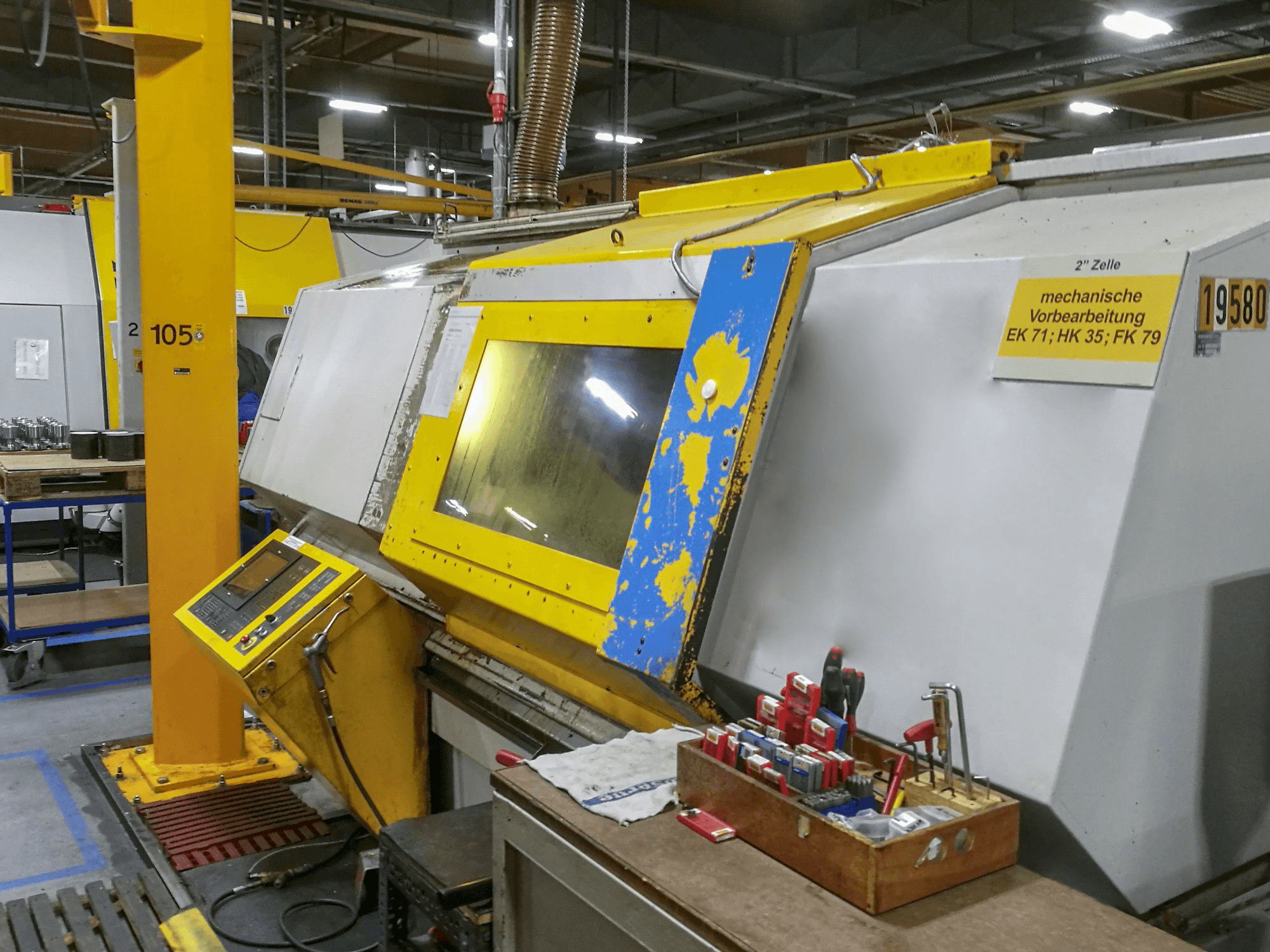 Vista derecha de la máquina OERLIKON BOEHRINGER VDF 250 C-F