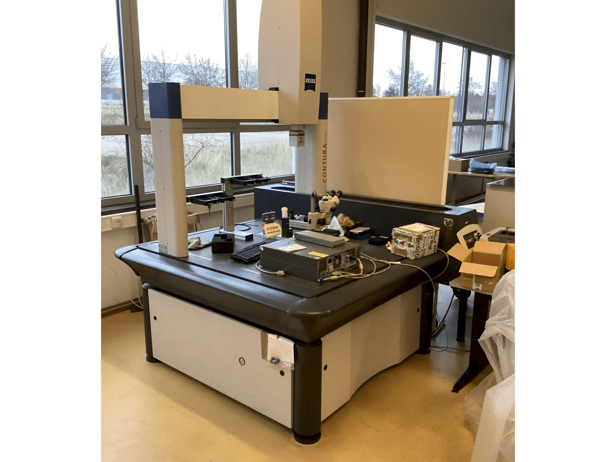 Vista frontal de la máquina ZEISS Contura HTG 10/12/6