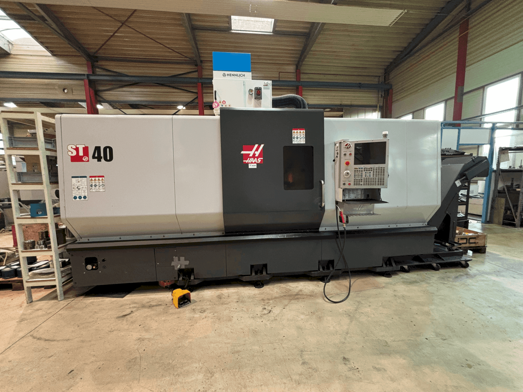 Vista frontal de la máquina HAAS ST-40