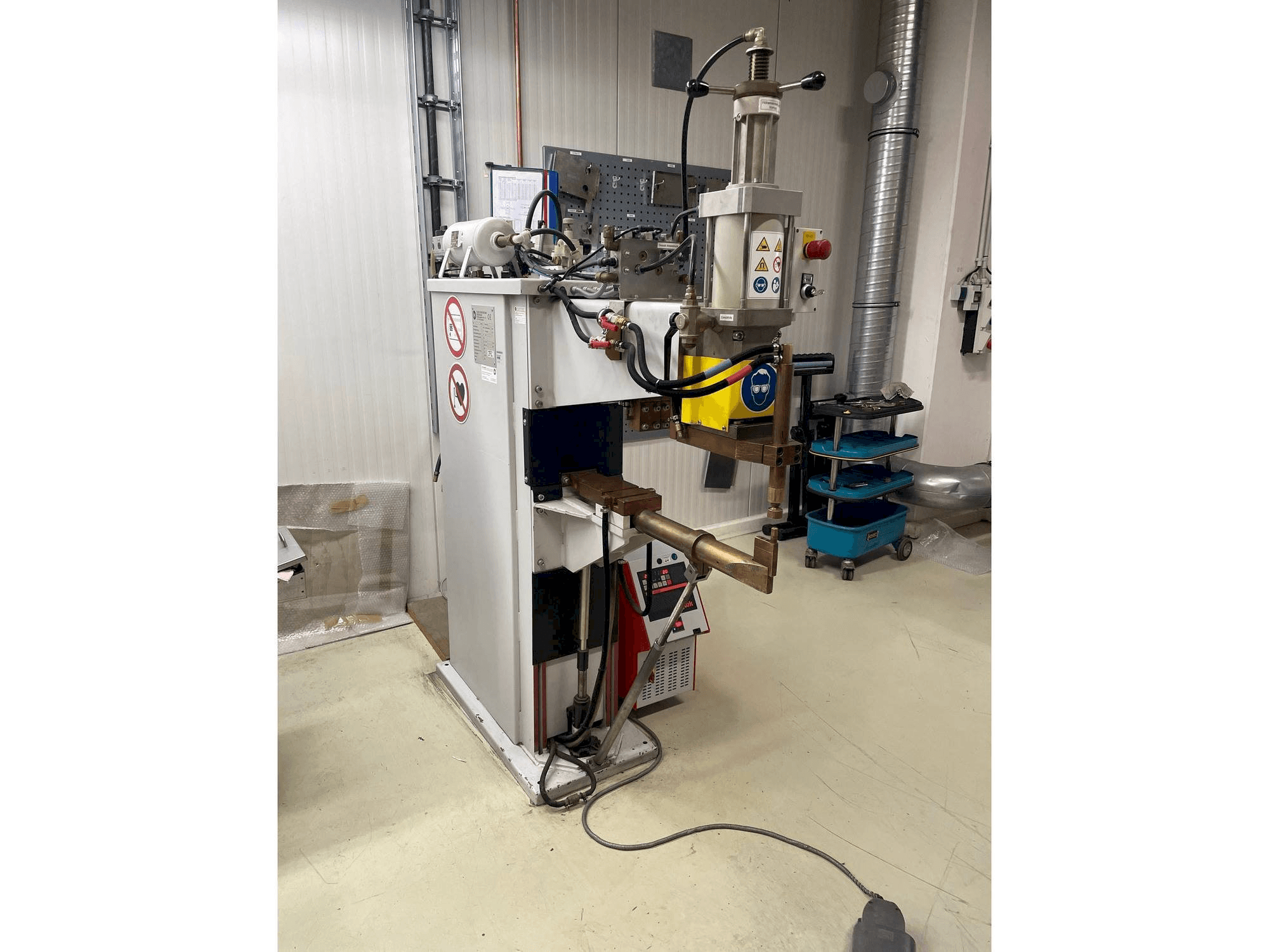 Vista frontal de la máquina ESD 8212 S