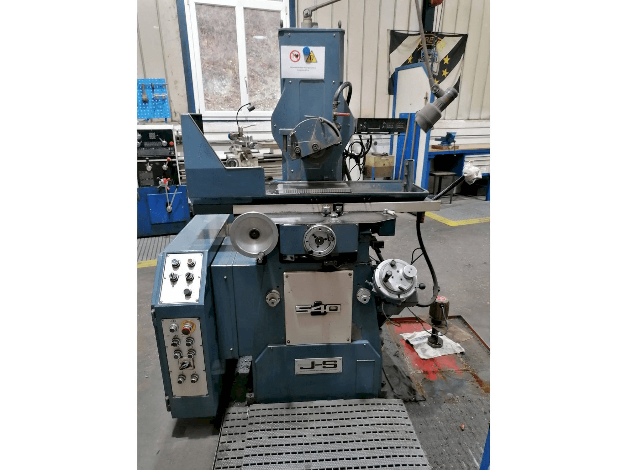 Vista frontal de la máquina Jones & Shipman 540