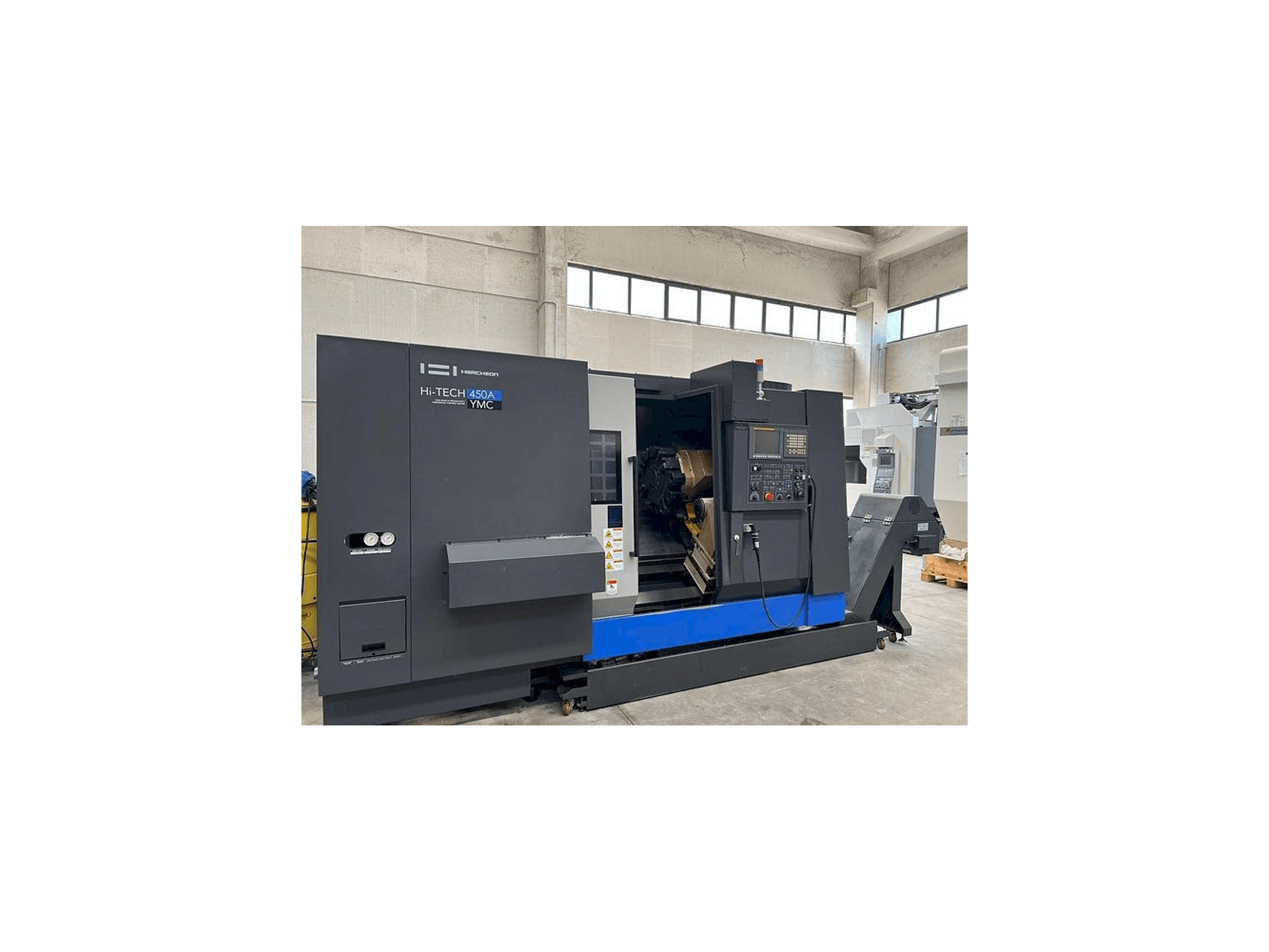 Vista frontal de la máquina HWACHEON HI-ECO 450A YMC
